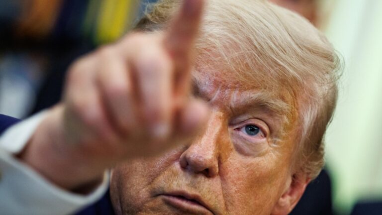 Trump menace l'Iran après avoir abattu un hélicoptère américain