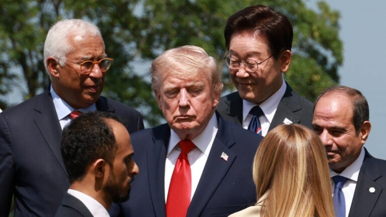 Un G7 avec la « gueule de bois » et sans Melania : les meilleures images de Trump et des dirigeants mondiaux au sommet d'Évian