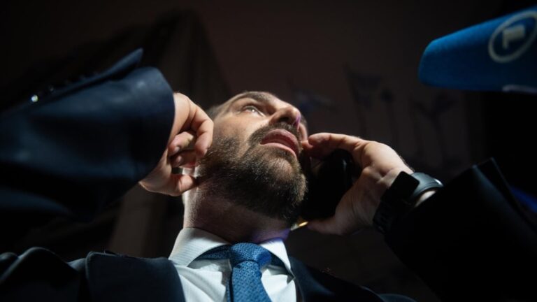 La Cour suprême condamne Eduardo Bolsonaro pour contrainte à la justice