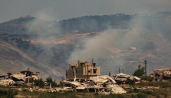 Israël et le Hezbollah conviennent d'un cessez-le-feu alors que les attaques à la frontière se poursuivent