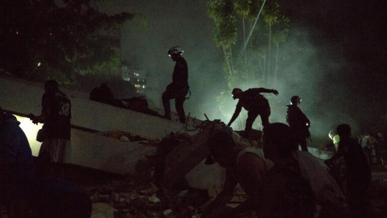 Deux puissants tremblements de terre de magnitude 7,2 et 7,5 secouent le Venezuela et frappent durement Caracas