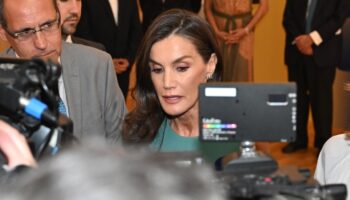 La reine évalue le « grand défi » au Venezuela après les tremblements de terre