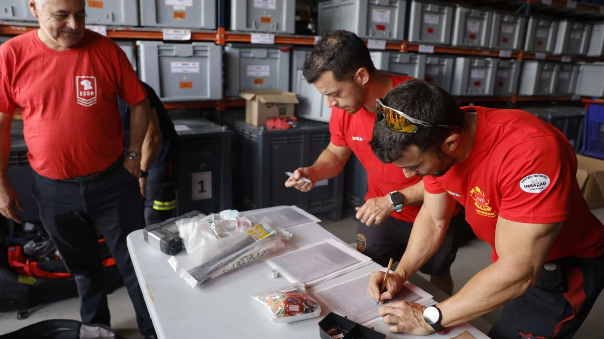 Miembros del equipo ERICAM desplazado a Venezuela durante los preparativos del viaje.