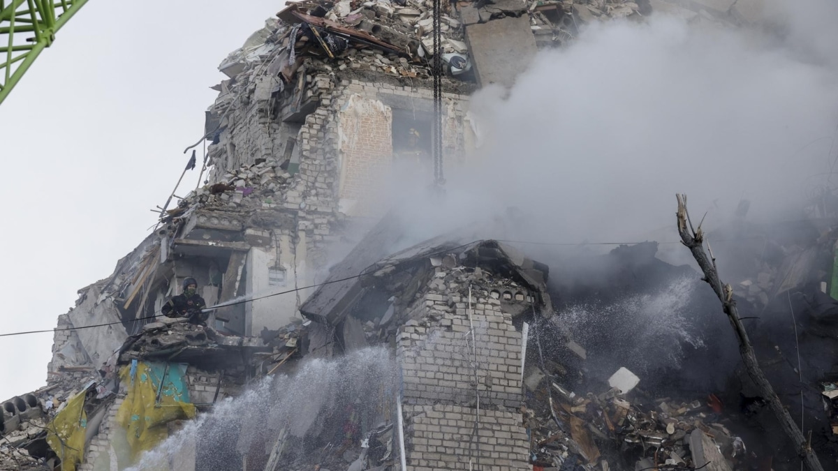 La russie lance une attaque massive contre Kyiv, où le nombre de morts s'élève déjà à 17