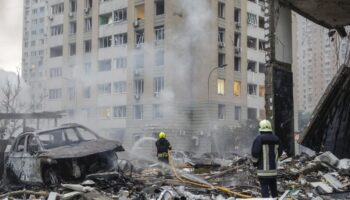 Au moins 16 morts dans une nouvelle attaque russe contre l'Ukraine
