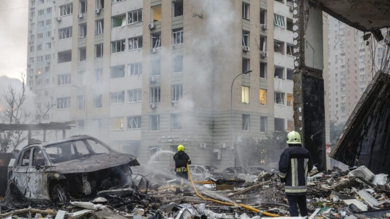 Au moins 16 morts dans une nouvelle attaque russe contre l'Ukraine