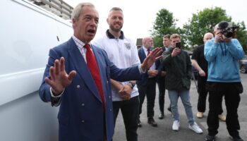 Le Britannique Nigel Farage démissionne pour se faire réélire après des scandales de financement