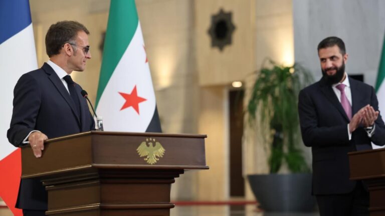 Pourquoi Macron et Trump ignorent-ils le passé djihadiste du président syrien ?
