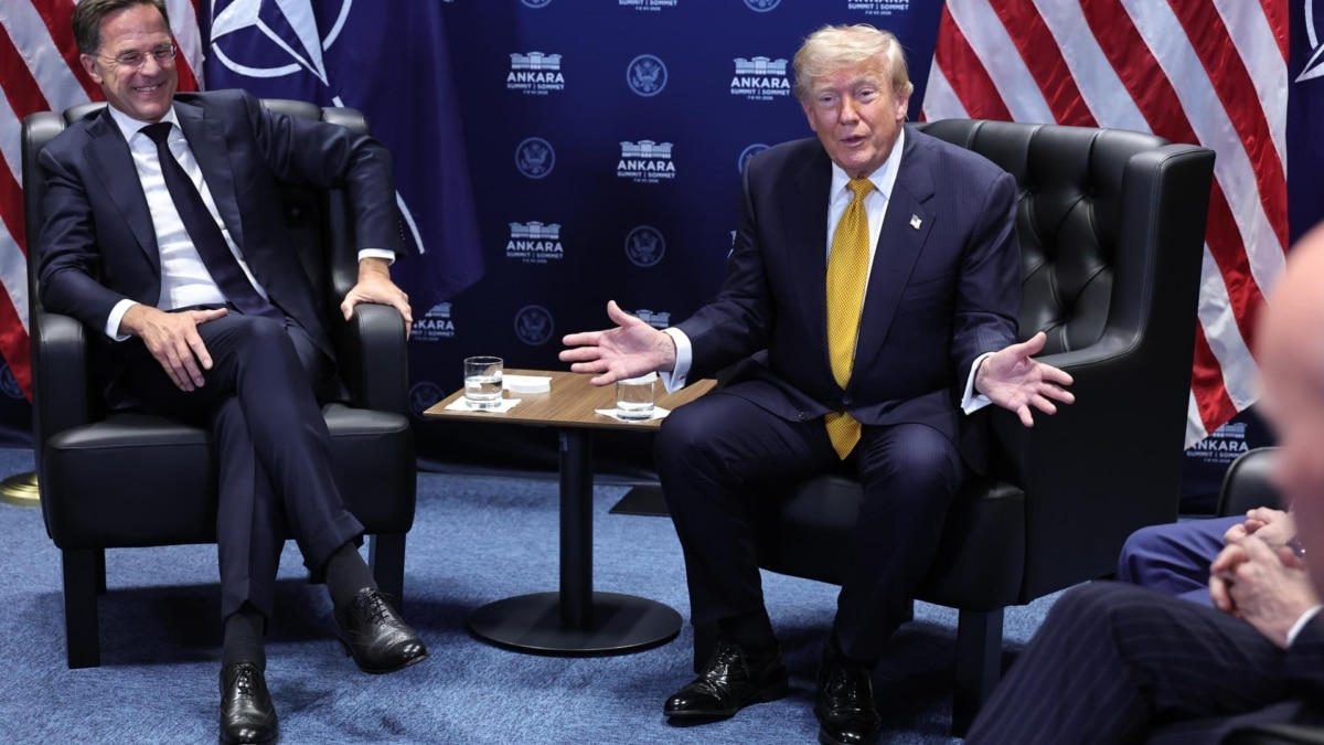 Donald Trump junto al secretario general de la OTAN, Mark Rutte, en Ankara.