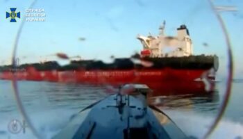 L'Ukraine s'attaque à la « flotte fantôme » russe, aggravant la crise du carburant