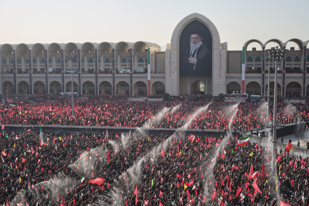 Des milliers d'Iraniens se rassemblent à Téhéran pour les funérailles du guide suprême, l'ayatollah Ali Khamenei