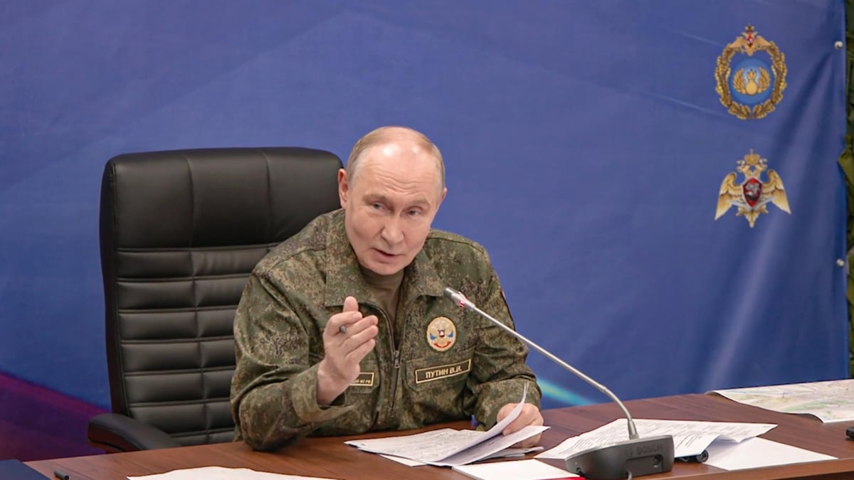 El líder ruso, Vladimir Putin, en una visita a un puesto de mando militar.