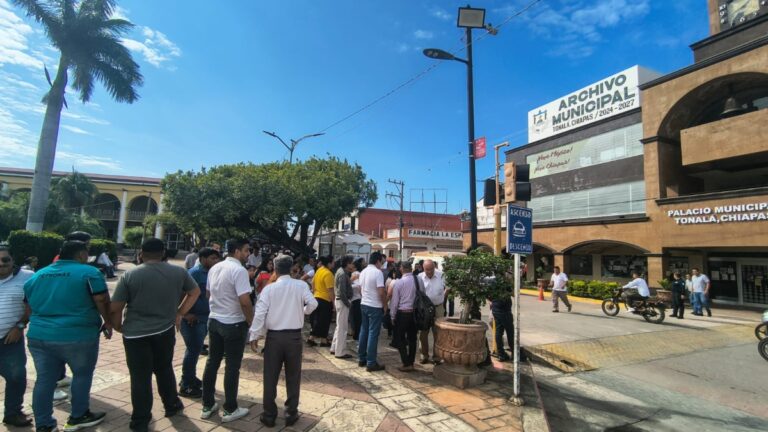 Un séisme de magnitude 7,4 secoue le sud du Mexique et déclenche une alerte au tsunami