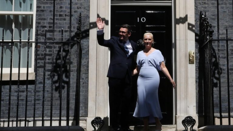 L'ancien secrétaire à la Défense Healey dirigera le Trésor avec Burnham