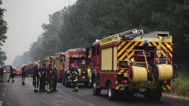 Mégaincendie en Gironde : 220 000 évacués et les flammes entourent Bordeaux