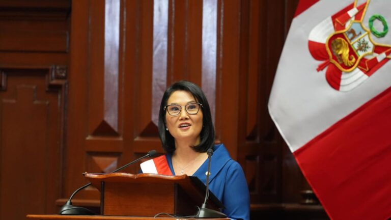 Keiko Fujimori prend ses fonctions de présidente du Pérou et ramène le Fujimorisme au pouvoir 26 ans plus tard