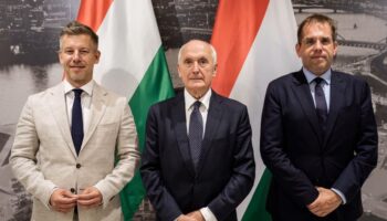 András Baka, juriste rebelle contre Orbán, élu président de la Hongrie
