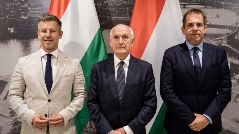 András Baka, juriste rebelle contre Orbán, élu président de la Hongrie