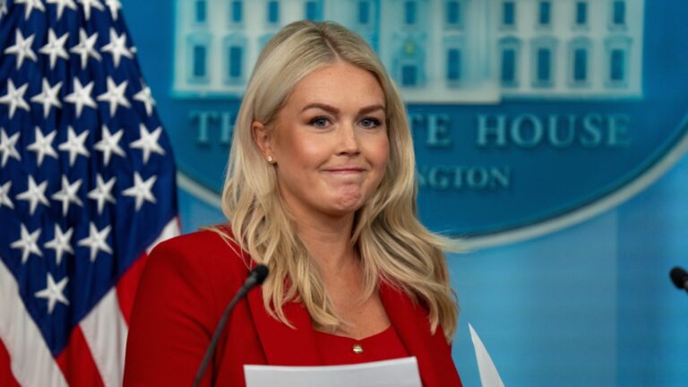 Trump perd Leavitt, son fidèle bouclier devant les médias