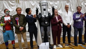 Farage retrouve son siège mais le comte Trashface gagne
