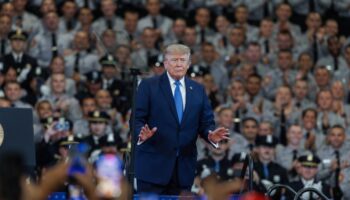 Trump menace de bombarder Oman « sans pitié » s'il interfère avec les négociations avec l'Iran sur Ormuz