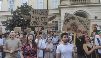 Ukraine : un ancien ministre de la Défense appelle à des élections