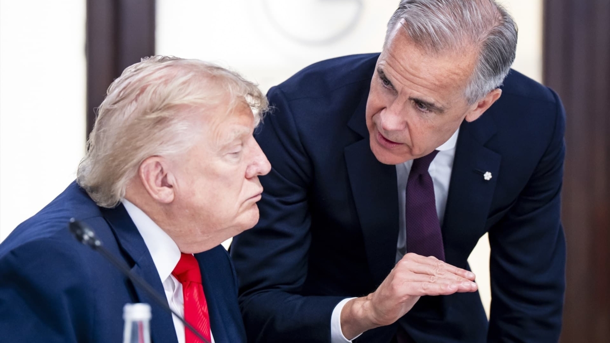 Donald Trump y el primer ministro canadiense, Mark Carney, en la última cumbre del G7 en Evian.
