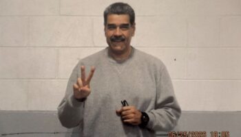 Maduro pose en souriant depuis la prison : « Le cœur plein d'amour »