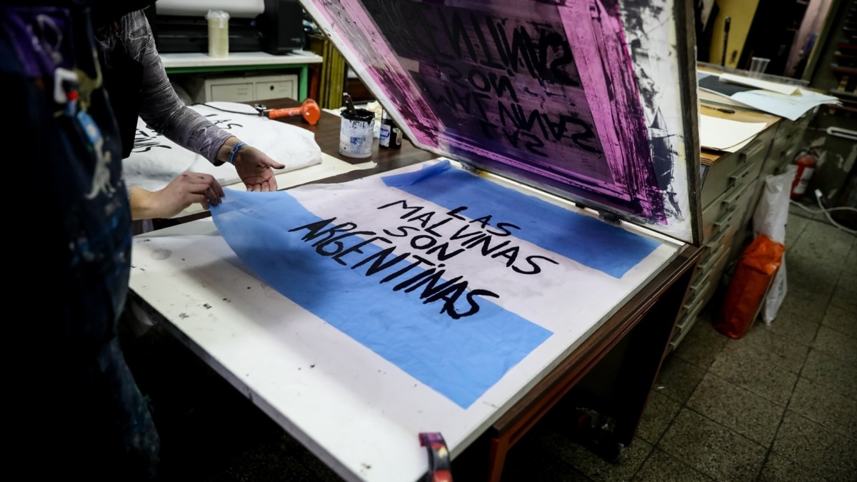 Cartel que reivindica la soberanía argentina sobre las Islas Malvinas