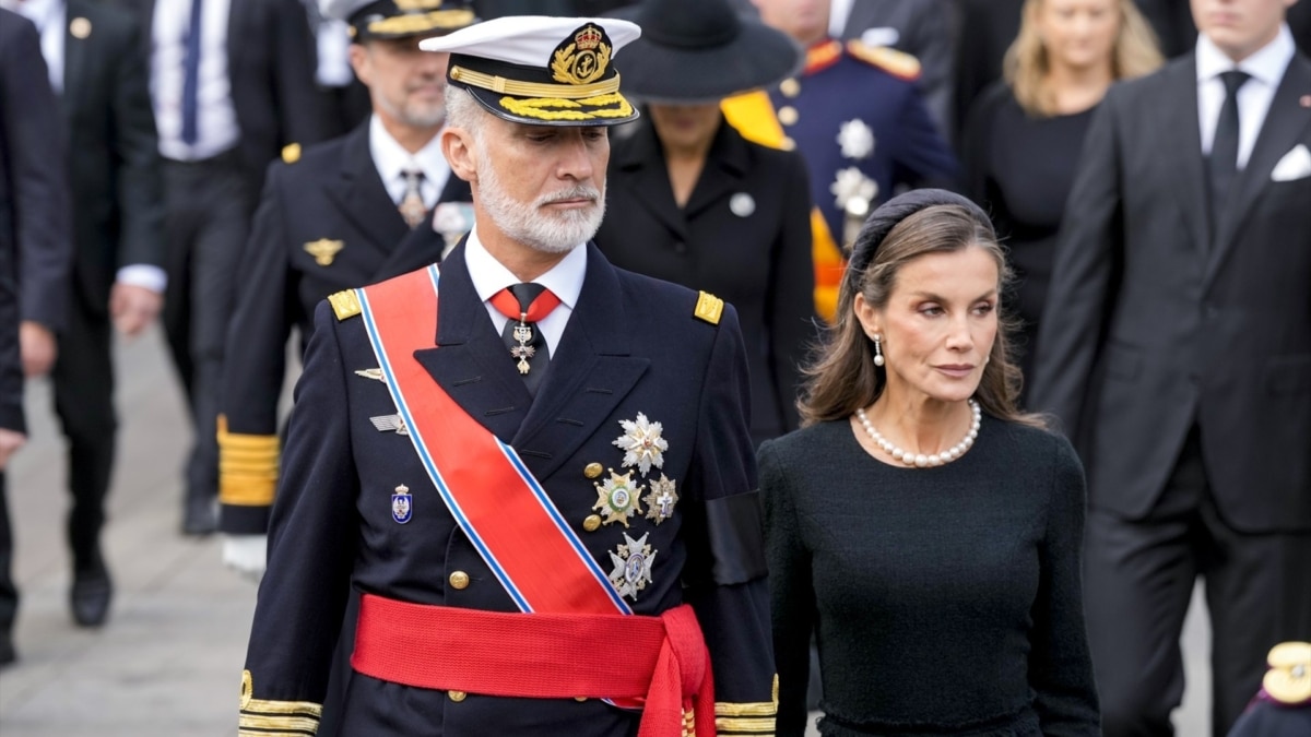 de 09 September 2026, Norway, Oslo: King Felipe and Queen Letizia of Spain walk behind the coffin of King Harald V as it is carried from the Palace to Oslo Cathedral. Photo: Beate Oma Dahle/NTB/dpa 09/9/2026 ONLY FOR USE IN SPAIN