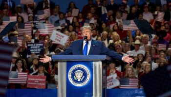 Trump promet 5 000 dollars à chaque adulte si les républicains remportent les élections de mi-mandat