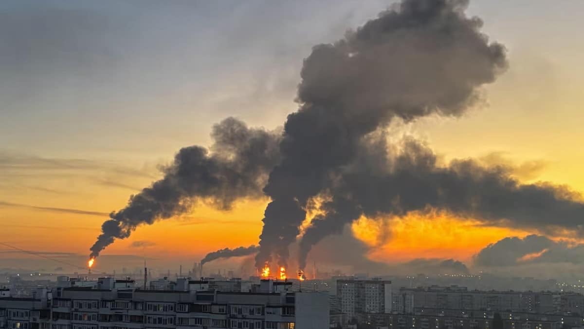 Dos personas murieron y otras 21 personas, entre ellas varios menores, resultaron heridas este domingo en la región de Moscú por un ataque ucraniano con drones en la principal jornada de las elecciones parlamentarias en Rusia