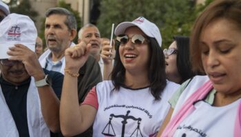 Prêts à risquer leur vie pour quitter le pays et avec des appels au boycott : voilà comment la jeunesse marocaine arrive aux élections