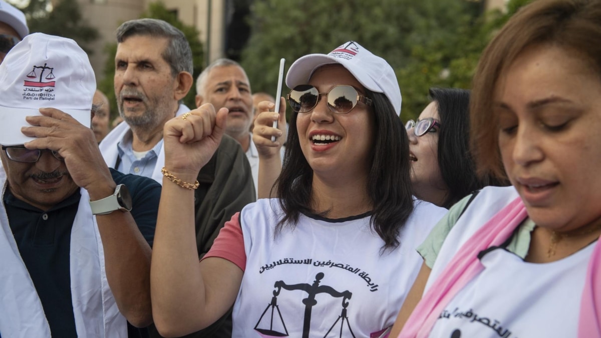 Prêts à risquer leur vie pour quitter le pays et avec des appels au boycott : voilà comment la jeunesse marocaine arrive aux élections