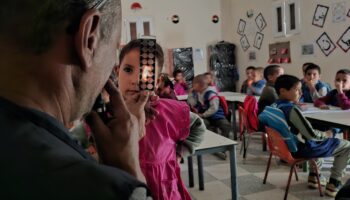 La bataille contre le désert qui prive les enfants du Sahara de la vue