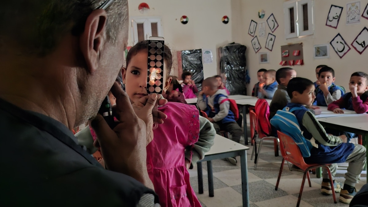 La bataille contre le désert qui prive les enfants du Sahara de la vue