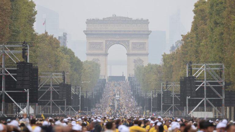700 000 fidèles saluent Léon XIV à Paris : « Bâtissez une nation renouvelée sur ses racines chrétiennes !
