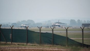 Plusieurs personnes arrêtées avec des explosifs près d'une base militaire britannique avec présence américaine