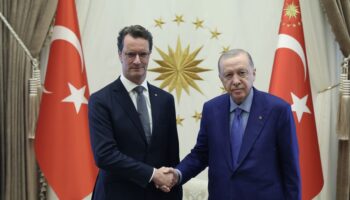 Wüst, le « dauphin » de Merz, travaille hors d'Allemagne : avec Erdogan