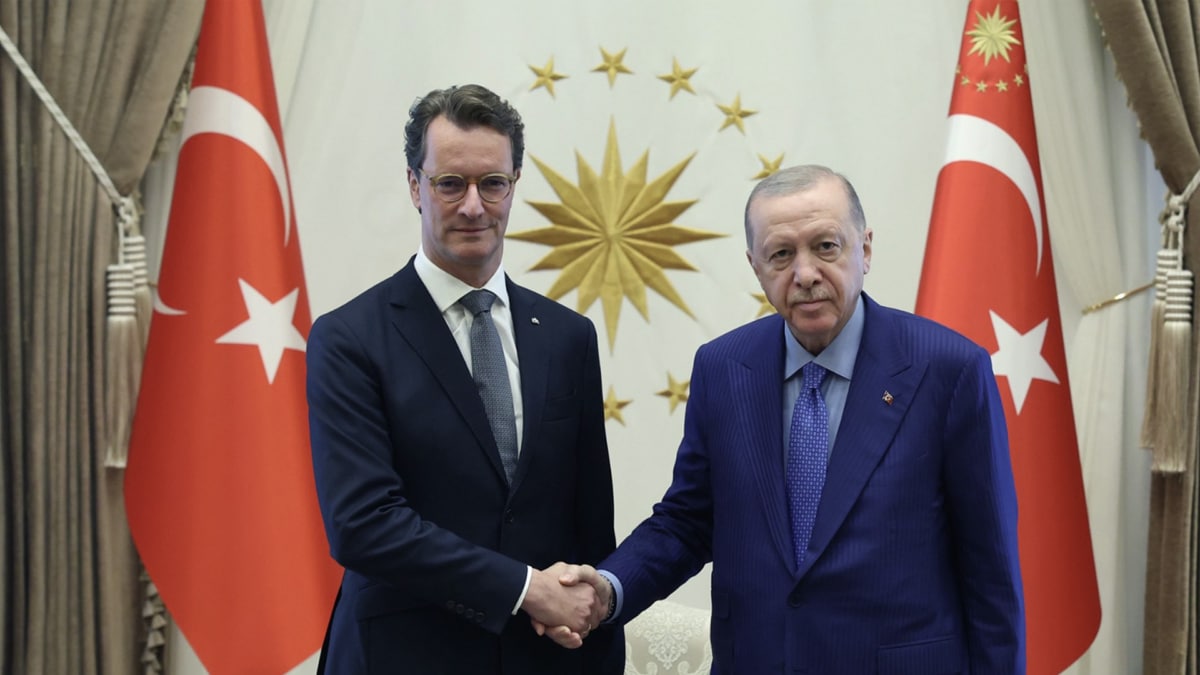 Wüst, le "dauphin" de Merz, travaille hors d'Allemagne : avec Erdogan