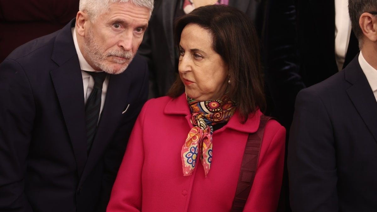 El ministro del Interior, Fernando Grande-Marlaska, y la ministra de Defensa, Margarita Robles