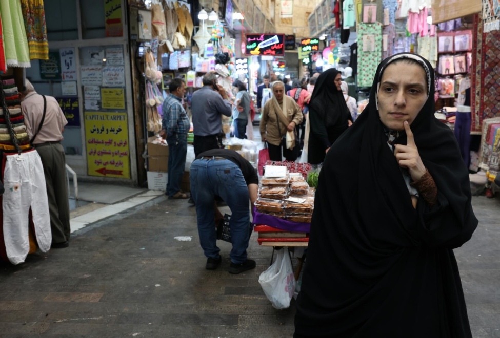La population dans les rues de Téhéran