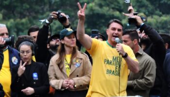Flávio Bolsonaro débute avec un avantage sur Lula au deuxième tour