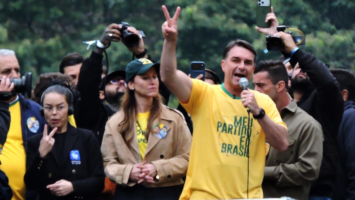Flávio Bolsonaro débute avec un avantage sur Lula au deuxième tour