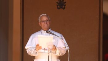 Le pape quitte l'hôpital quatre jours après son opération aux poumons