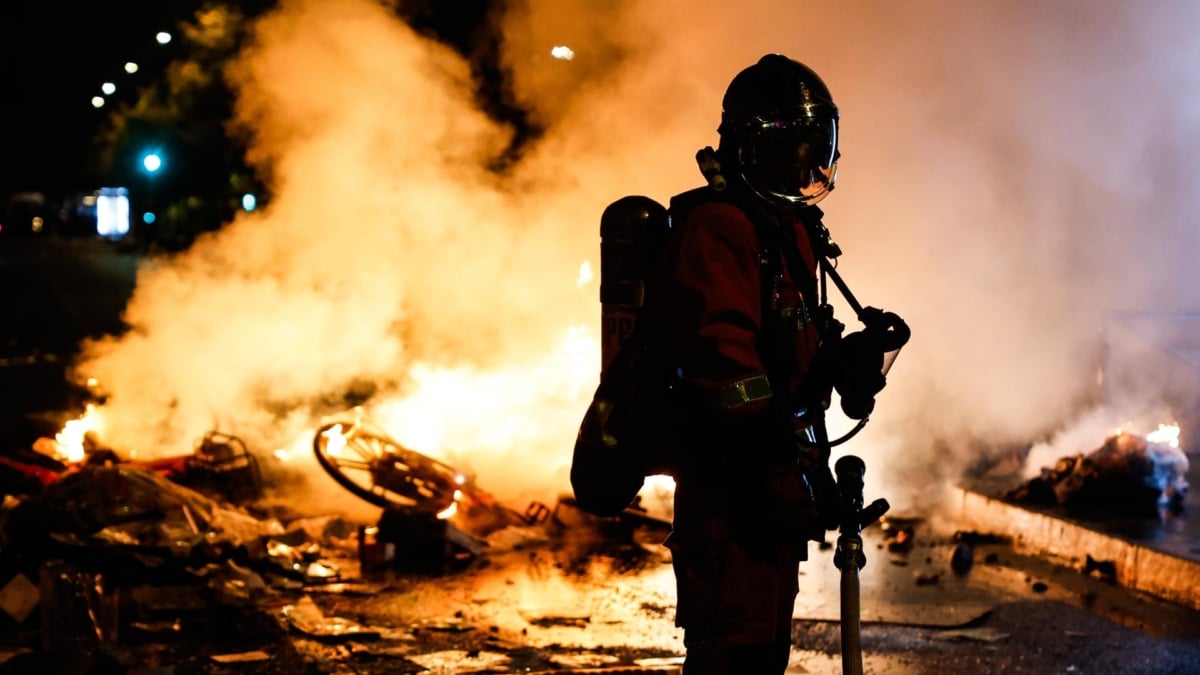 París decreta el toque de queda nocturno en varias zonas tras los disturbios y saqueos