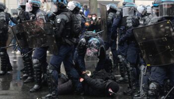 Près de 1 000 personnes arrêtées en France pour les manifestations de ce samedi