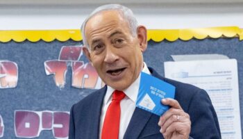 Les sondages à la sortie des urnes donnent la victoire au parti de Netanyahu, même si le bloc d'opposition gagne plus de députés